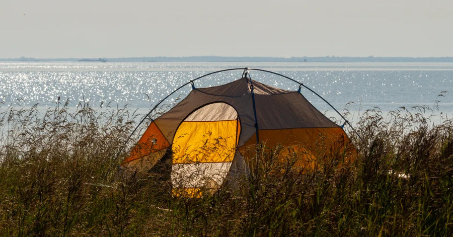 Camping bei Wind: Zubehör, Vorzelt & Stellplatz richtig sichern