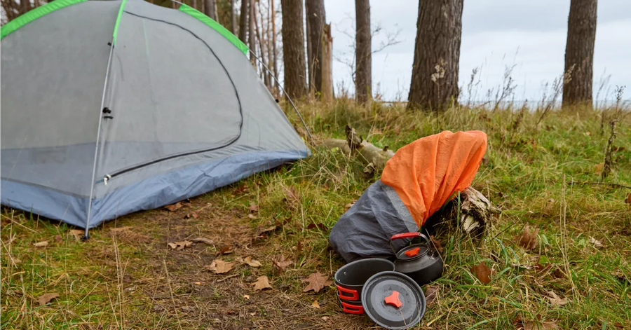 Camping-Zubehör richtig befestigen – Möglichkeiten am Stellplatz