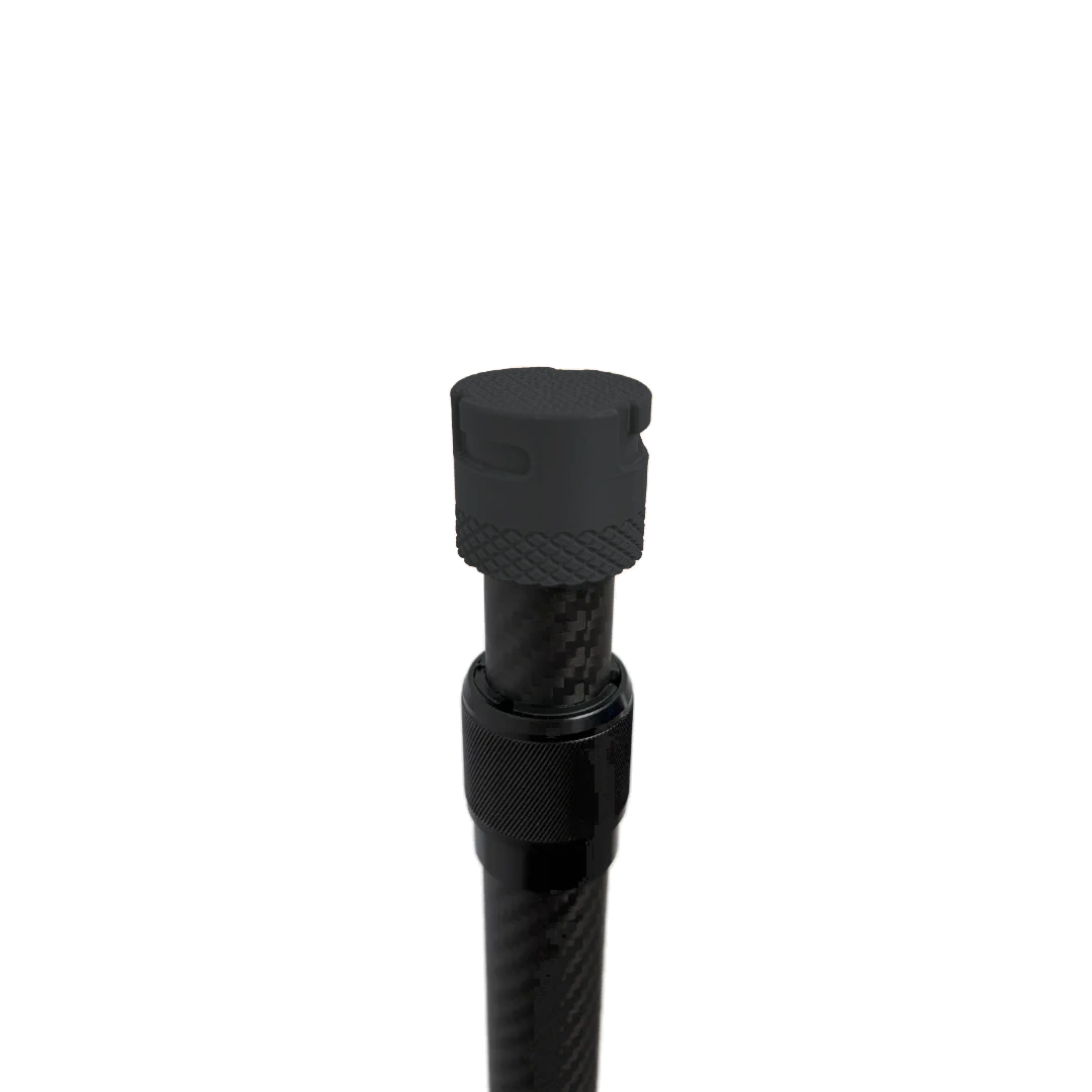 SheltaFlex Carbon-Teleskopstange mit schwarzer Adapteraufnahme aus PETG-CF auf weißem Hintergrund.