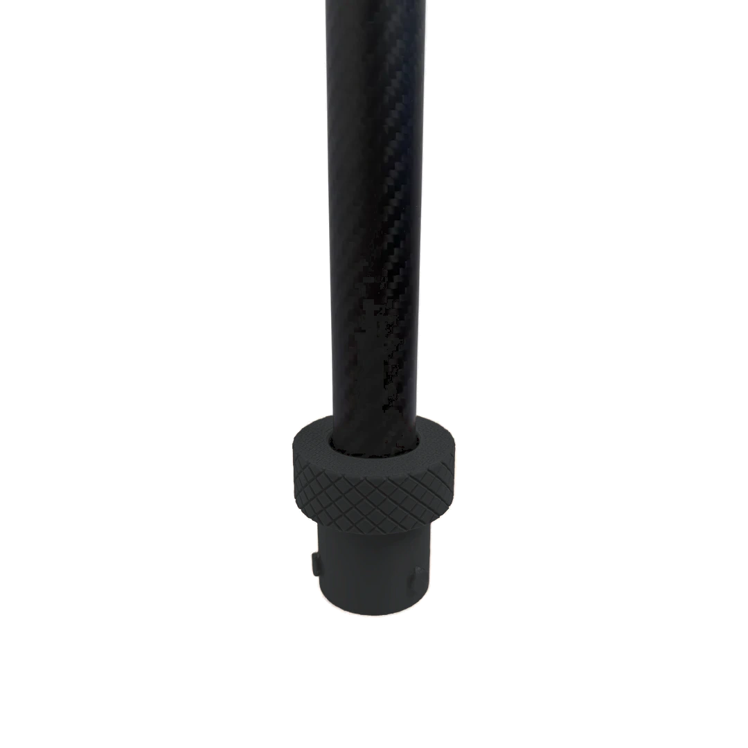 SheltaFlex Carbon-Teleskopstange mit schwarzer Base-Aufnahme aus PETG-CF auf weißem Hintergrund.