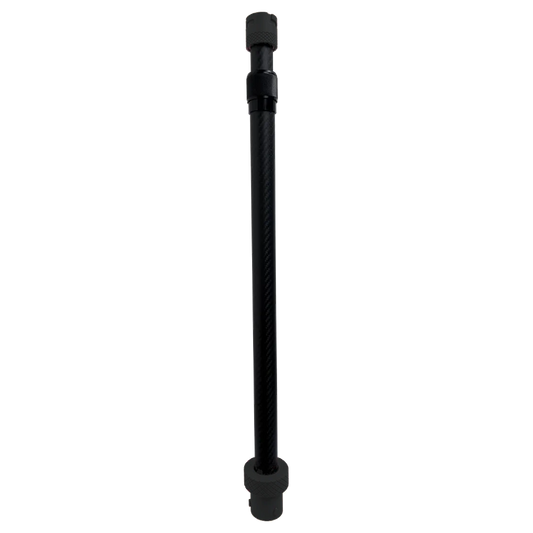 SheltaFlex Carbon-Teleskopstange mit schwarzen PETG-CF-Endstücken in vollständiger Produktansicht auf weißem Hintergrund.