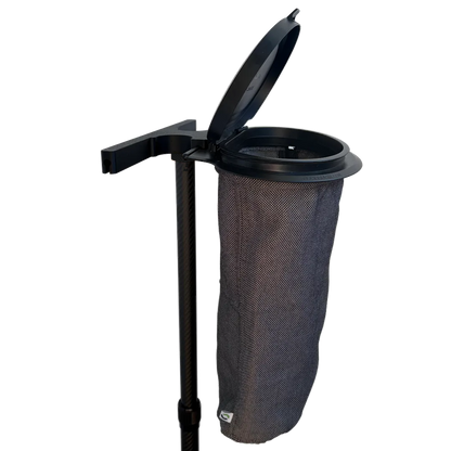 Geoeffneter Flextrash Abfallbehaelter am SheltaFlex FlexDock Duo