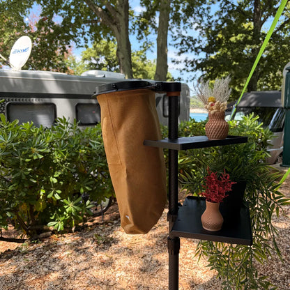 Detailaufnahme des SheltaFlex FlexTray Sets mit FlexTray Maxi und FlexTray Compact – robuste Ablagen für mehr Ordnung beim Camping und Outdoor.