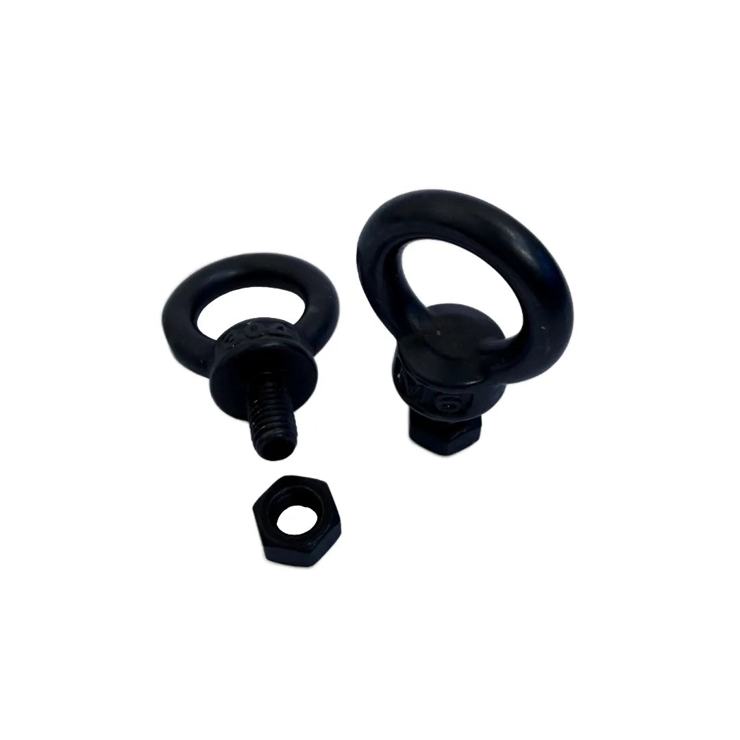 Zwei schwarze SheltaFlex Ringschrauben M6 aus beschichtetem Edelstahl A2 (V2A) als Zubehör für die SheltaFlex Base.