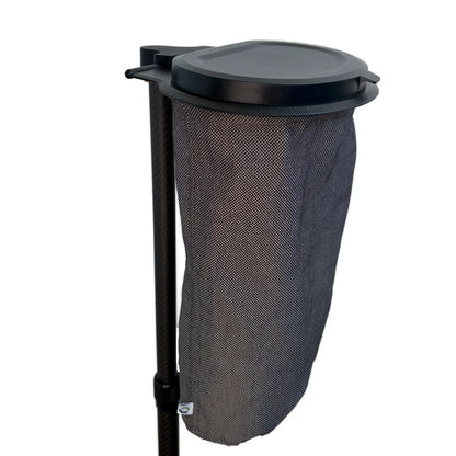 SheltaFlex TrashDock mit Flextrash Abfallbehaelter im Camping-Setup